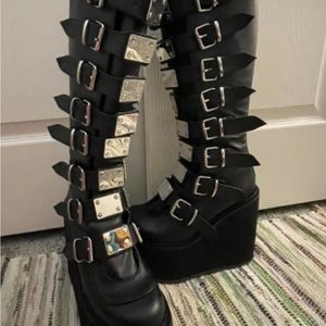 Demonia Swing 815 size 6